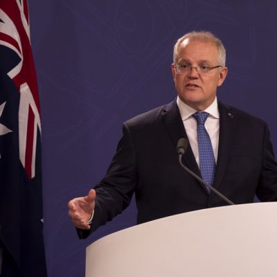 'Noticeably absent': Tourism Australia's beach ambassador slams PM on bushfire response