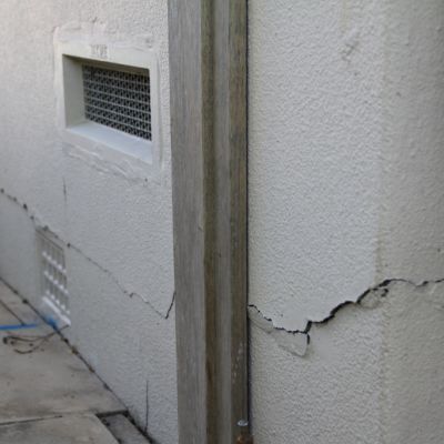 Dry weather causes homes to crack
