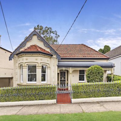Buyers look to get into Sydney market before prices rise too high