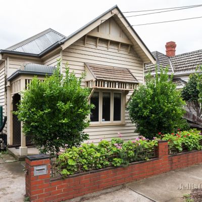 Melbourne auctions: Unliveable Thornbury home sells $130,000 more than reserve despite coronavirus jitters