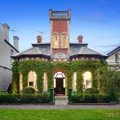 Albert Park mansion sells for $9m+ at auction, $1m more than reserve