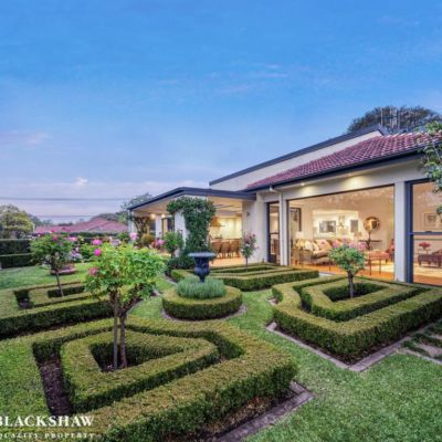 Narrabundah home sets suburb record, selling prior to auction