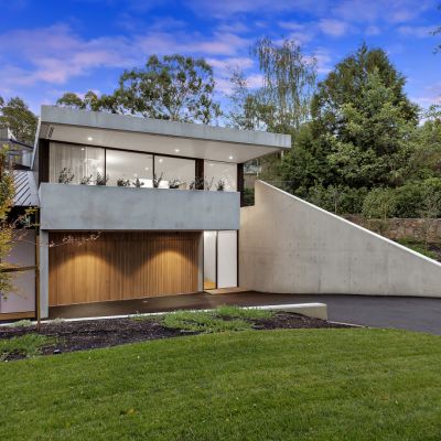 Canberra online auctions: Campbell home sells for just short of $2 million during Anzac Day weekend