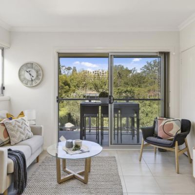 Canberra online auctions: Turner apartment sells for $540,000 as Throsby home passes in at $1m