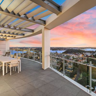 Pub magnate Chris Morris cops a loss on his Milsons Point penthouse