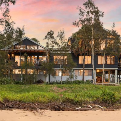 A Pearl Beach family residence with hopes of smashing the suburb record