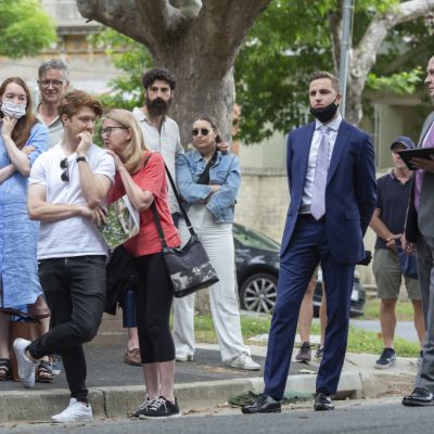 Melbourne auctions: First-home buyers out in force for unrenovated $731,000 South Yarra unit