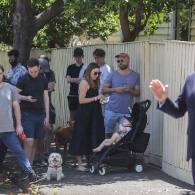 Melbourne auctions: Garry Lyon and Nicky Brownless sell Armadale home in pre-Christmas auction rush