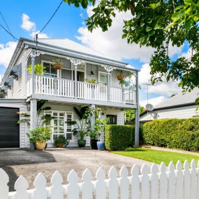 Workers cottage fetches more than $1 million in hot weekend of Brisbane auctions