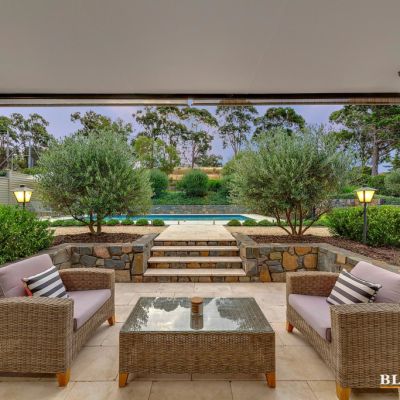 Farrer home sets suburb record with $2.21m sale at auction