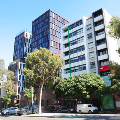 Investors offload empty Melbourne CBD apartments for losses of up to 40 per cent