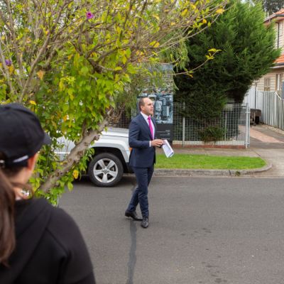 Melbourne investors offload properties at auction to cash in on rising market