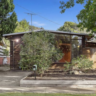 Mid-century Melbourne home with one owner sells in massive auction weekend