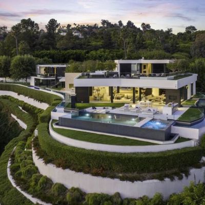 Los Angeles party mansion sells for a multimillion-dollar loss