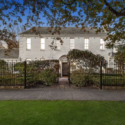 Toorak mansion sells for $14.25m at auction, $2.75m above reserve