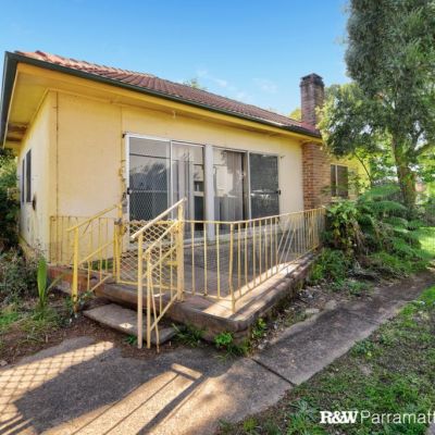 Sydney online auctions: Dilapidated Ermington house sells for $1,408,000