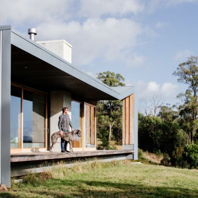 A mindful home living in harmony with the Tasmanian bushland
