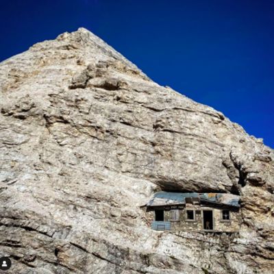 The world’s loneliest house stuck on the side of a mountain, empty for 100 years