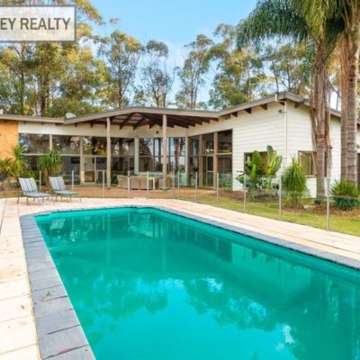 Home previously owned by Rod Laver hits the market in South Coast
