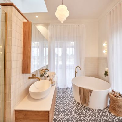 Omar and Oz's master ensuite is rocked by tile disaster