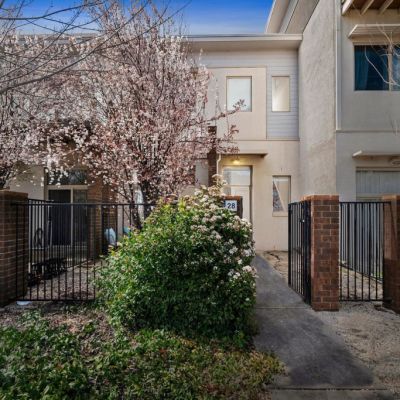 Canberra auctions: Sun shines on Harrison townhouse as it sells for $624,000