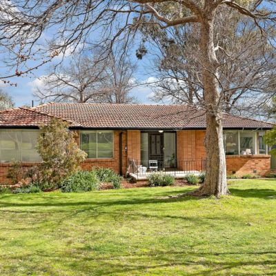 Canberra auctions: Banter-filled bidding sees Hughes home sell for $1.26 million