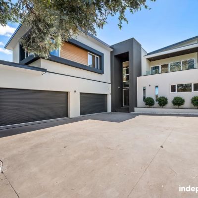 Macquarie home breaks suburb record after selling for $2.86 million
