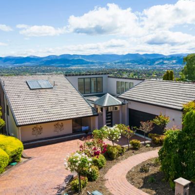 Fadden suburb record broken with $1.675 million sale