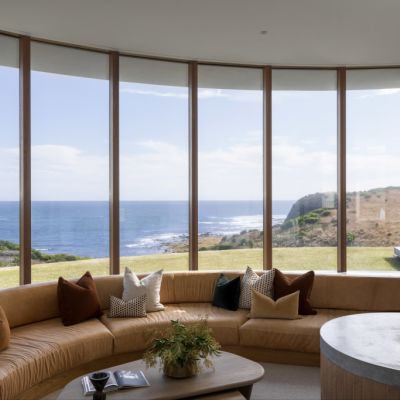 Clifftop Flinders home faces proudly into the wilds of Bass Strait