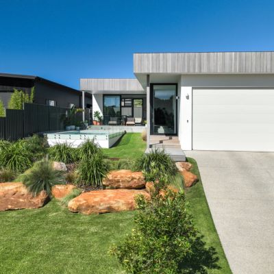 What are some tips and tricks for Canberrans to maintain a garden in autumn?