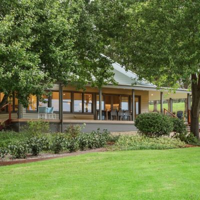 Combine coastal and rural living at this rare Sapphire Coast property