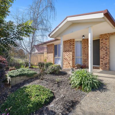 Canberra auctions: First-home buyers snap up Nicholls home for $838,000
