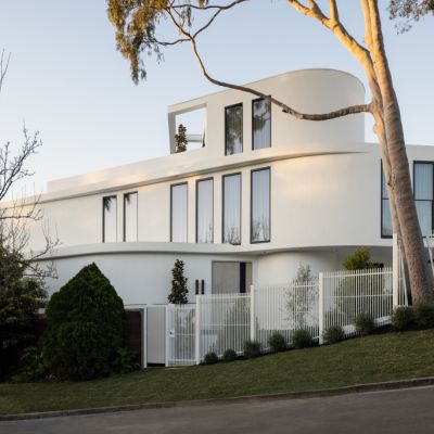 Curved Toorak showpiece oozes luxury and sophistication
