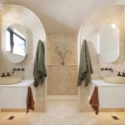 En suite reveals: Feuding teams tie with ‘near perfect’ bathrooms
