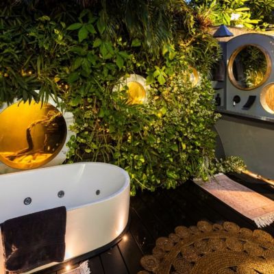 Aussie home's outdoor bathroom has to be seen to be believed