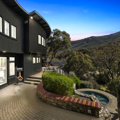 Heritage-listed Thredbo lodge could set a new sale price record