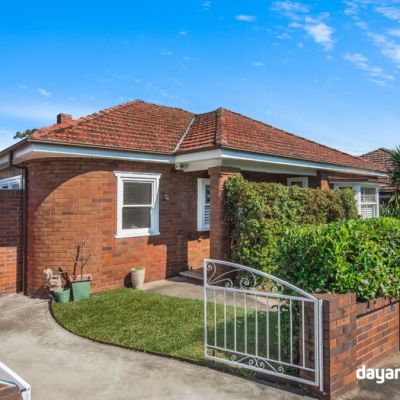 You’ll never guess what this suburban home looks like now