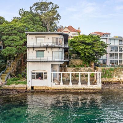 This historic apartment for sale in Kurraba Point started its life in Potts Point