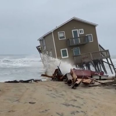 Three houses collapse into ocean as beach washes away