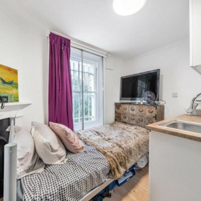Flat marketed as ‘ideal for couples’ has one glaring problem