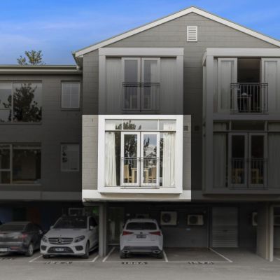 Studio apartment in popular seaside Mantra Lorne resort for sale for $115,000