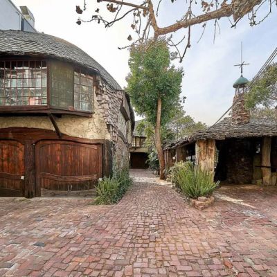‘Hobbit house’ with Hollywood connection hits market in LA