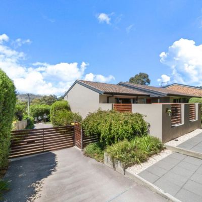 Hidden gem on outskirts of Canberra sells just shy of $1m