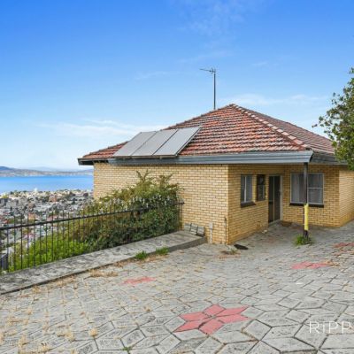 ‘Austin Powers’ home in Tasmania selling for the first time