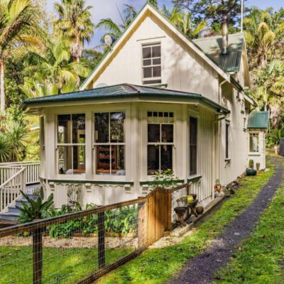 ‘Historic’ cottage in the bush leaves visitors hoodwinked