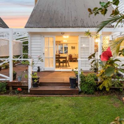Murder mystery writer’s unusual way to sell her beachside home
