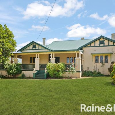 This Californian bungalow in Gulgong is being auctioned for the first time in 100 years