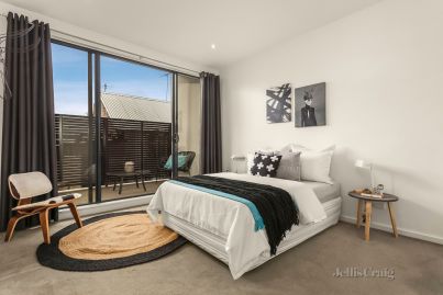 No bids taken at auction for affordable Ascot Vale apartment