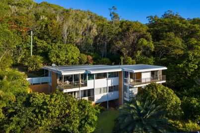 Gold Coast on fire: Burleigh property sells for whopping $1.875m over reserve