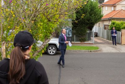 Melbourne investors offload properties at auction, cash in on rising market